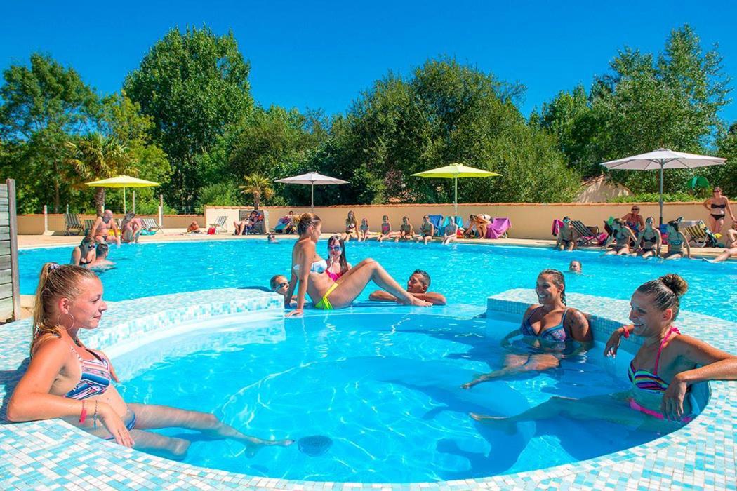 Апартаменты Camping Tranche Sur Mer Angles  Экстерьер фото
